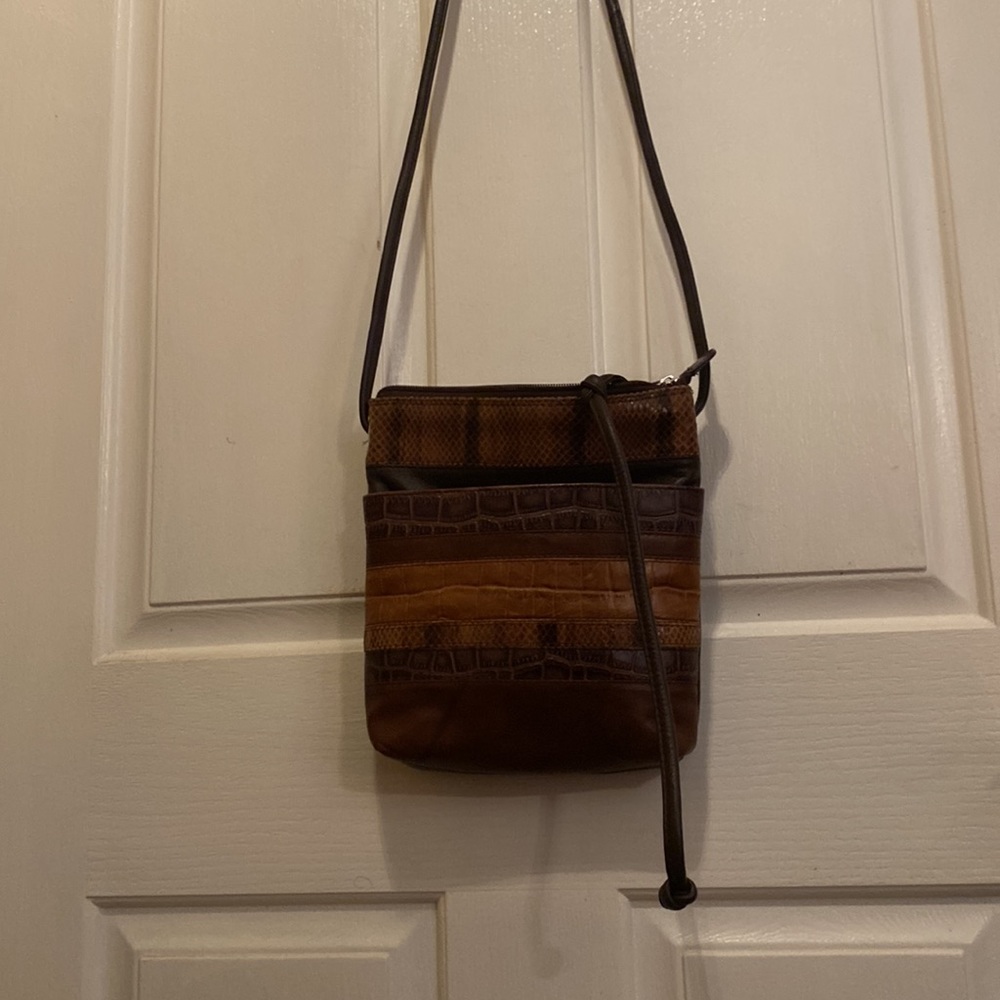 Brand: New York Crossbody bag. (Adjustable strap) Toffee-brown-tan colors.